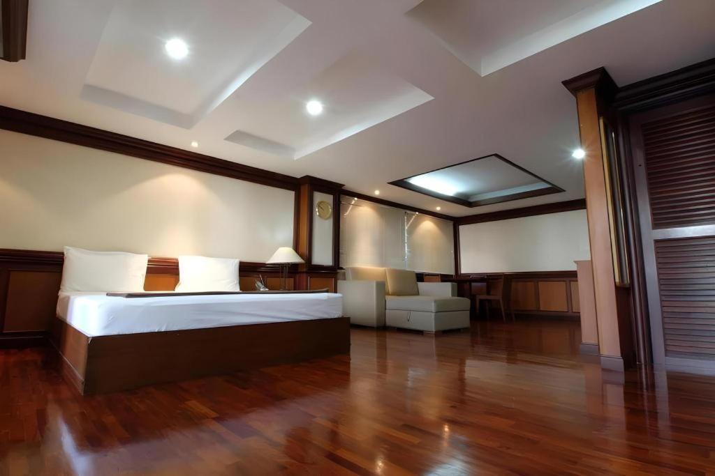Alameda Suites Hotel Бангкок Экстерьер фото