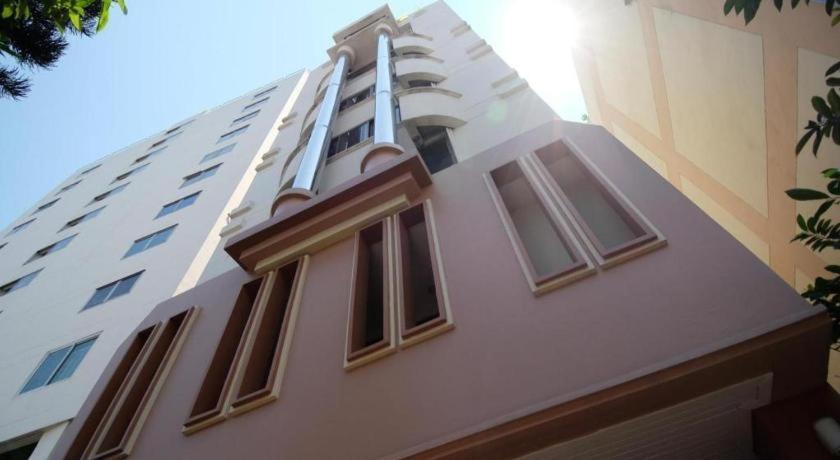 Alameda Suites Hotel Бангкок Экстерьер фото