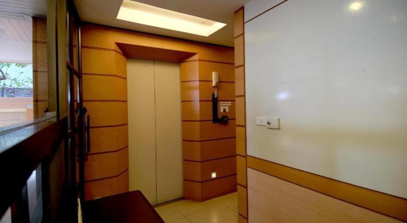 Alameda Suites Hotel Бангкок Экстерьер фото