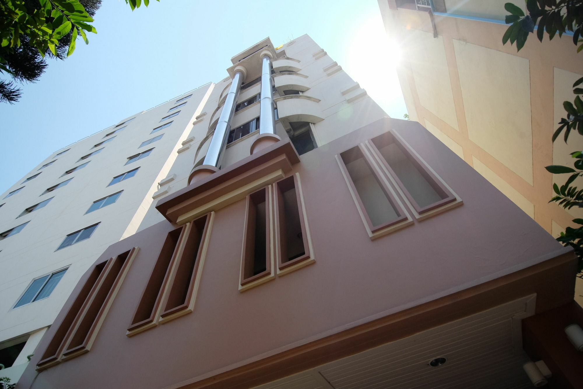 Alameda Suites Hotel Бангкок Экстерьер фото