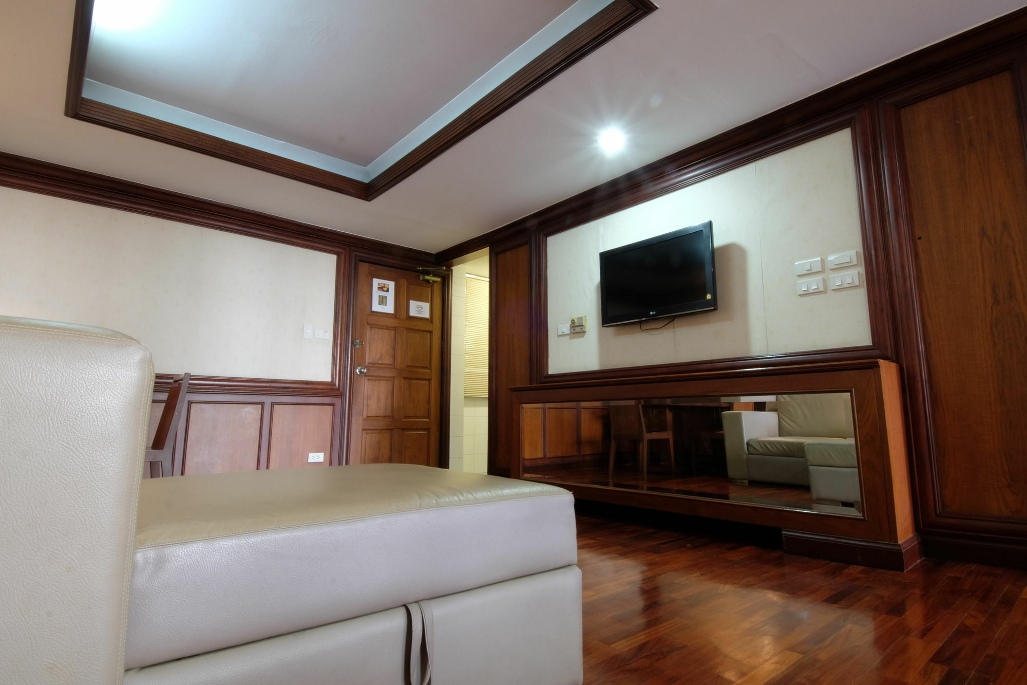 Alameda Suites Hotel Бангкок Экстерьер фото