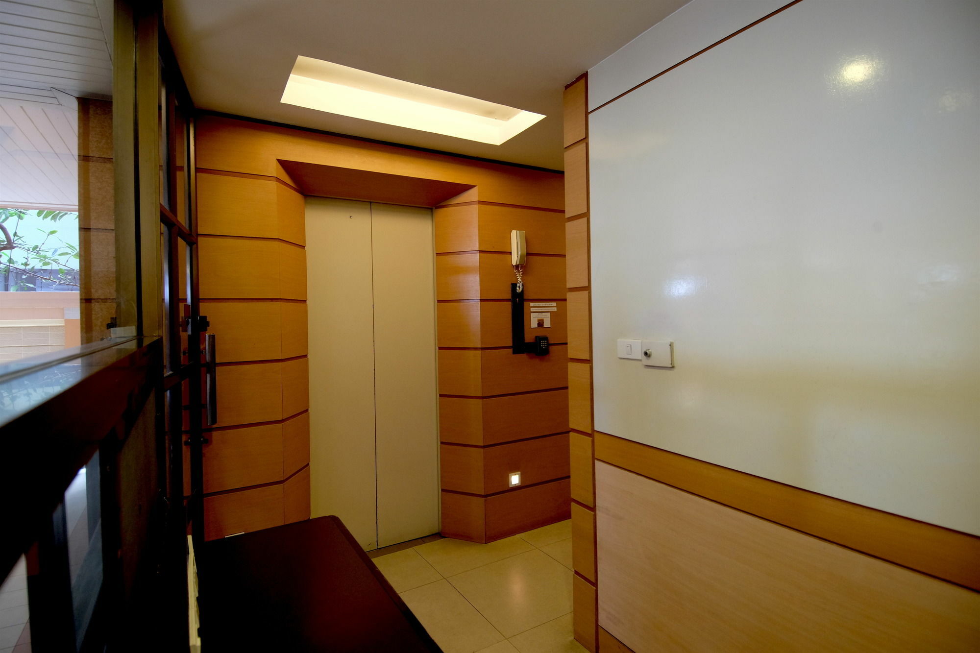 Alameda Suites Hotel Бангкок Экстерьер фото